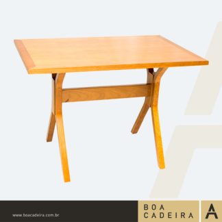 mesa-de madeira CANOINHAS